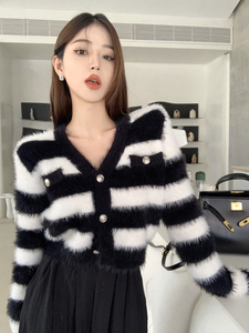 高级感小众短款条纹水貂绒毛衣外套女秋冬小香风V领针织开衫上衣