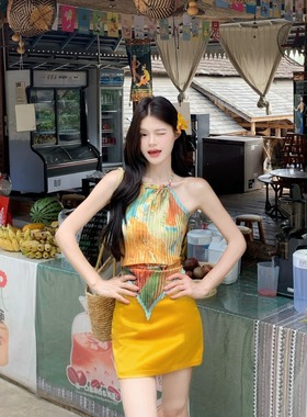 套装女夏季新款纯欲辣妹黄色油画挂脖吊带上衣高腰半身裙子两件套