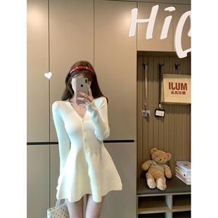 收腰A字裙短裙子潮 修身 纯欲风辣妹杏色V领长袖 针织连衣裙女秋冬季