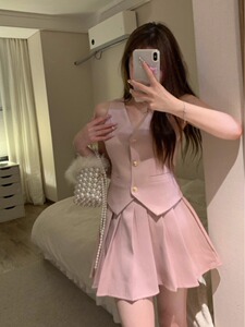 轻奢甜美千金风气质两件套装女单排扣马甲背心上衣百褶半身短裙