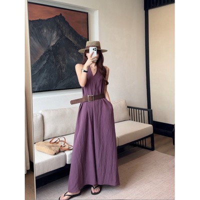 紫色法式挂脖露背V领连衣裙