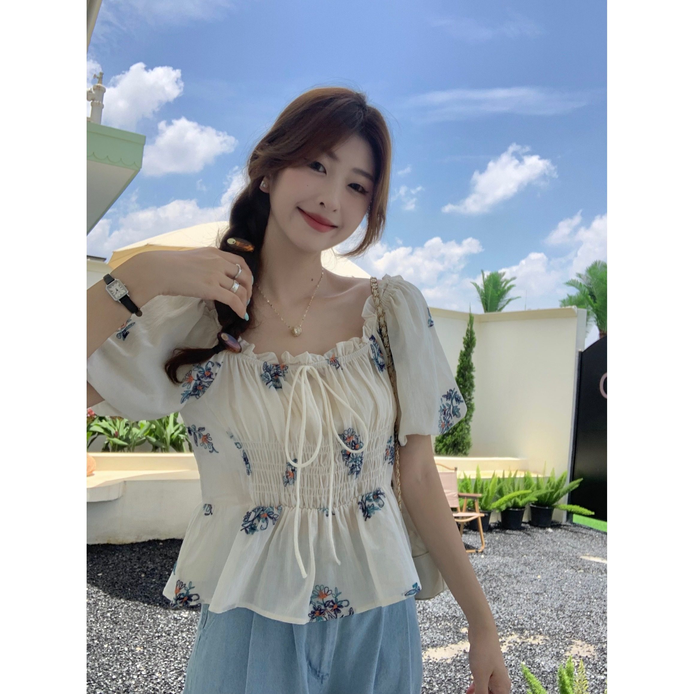 大码系带碎花t恤泡泡袖上衣女夏新款胖妹妹短袖减龄别致法式衬衫