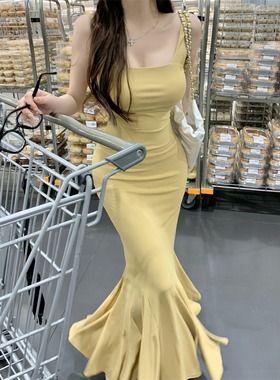 辣妹淡黄色吊带连衣裙女夏季法式收腰无袖修身鱼尾包臀裙气质长裙