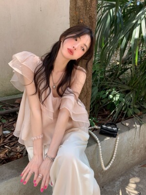 温柔风荷叶边露肩吊带衬衫女夏季新款设计感小众短款短袖粉色上衣