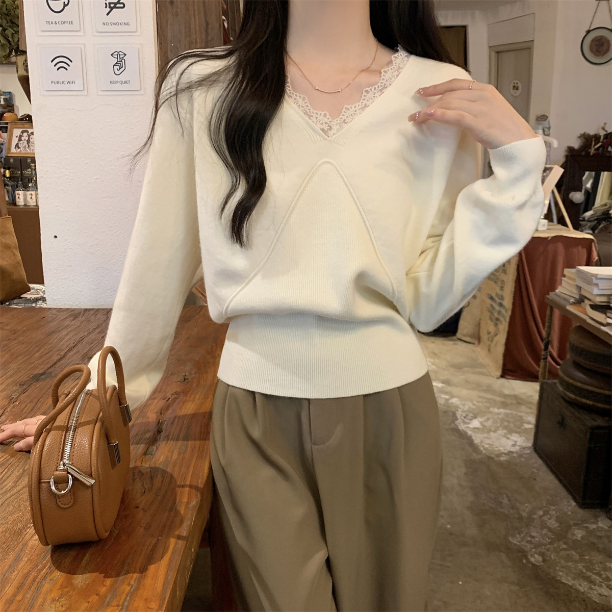 法式蕾丝拼接v领打底衫女洋气高级感秋冬针织衫长袖毛衣别致上衣,女装/女士精品,毛针织衫,淘宝优惠券,粉丝福利购,淘宝优惠卷
