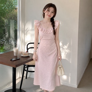 高级感温柔风露腰吊带连衣裙女2026夏季新款设计感小飞袖法式长裙