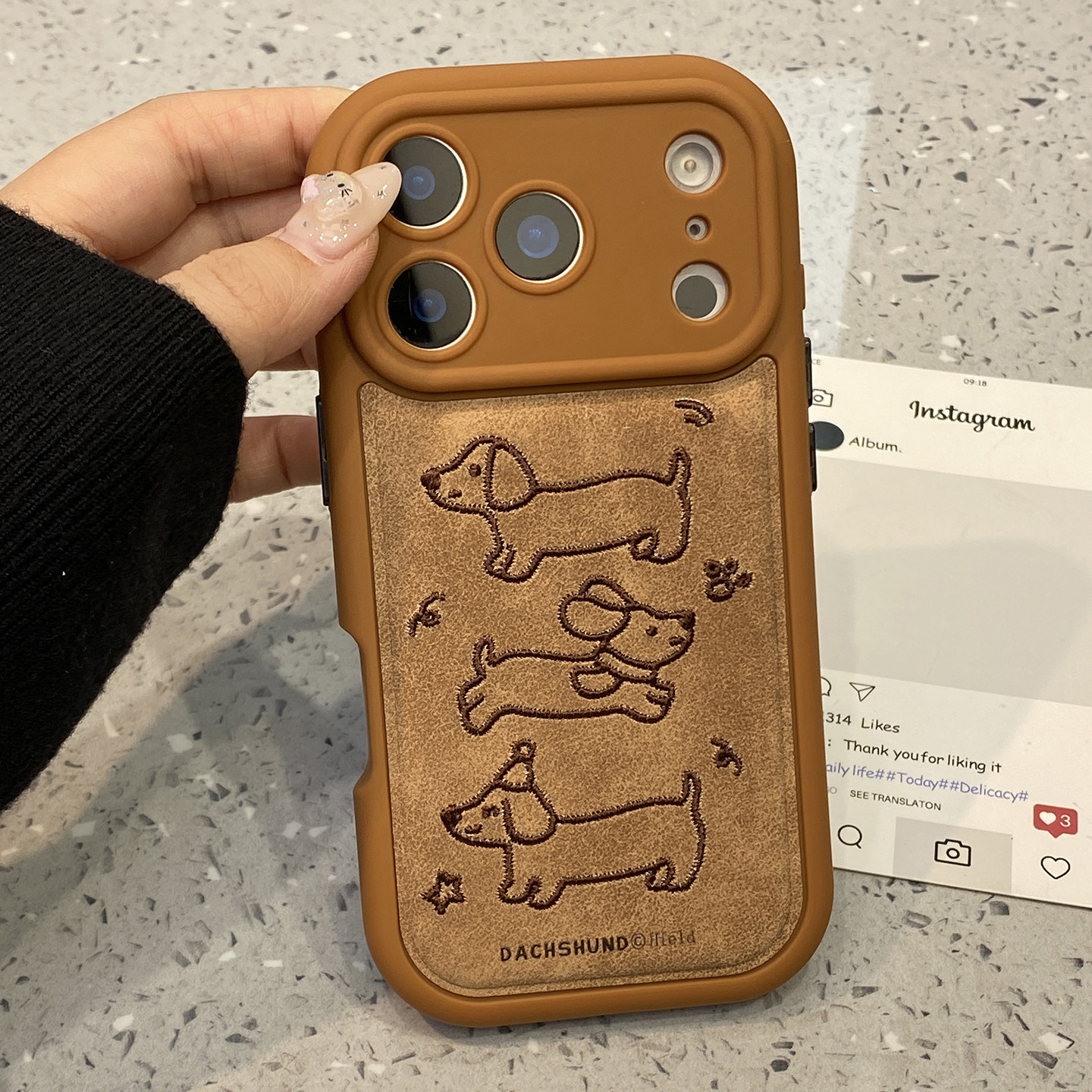 秋冬可爱棕色三只腊肠狗适用于苹果17promax手机壳iphone14保护套17新款16带挂绳15pro全包max高级感手机套潮,3C数码配件,手机保护套/壳,淘宝优惠券,粉丝福利购,淘宝优惠卷