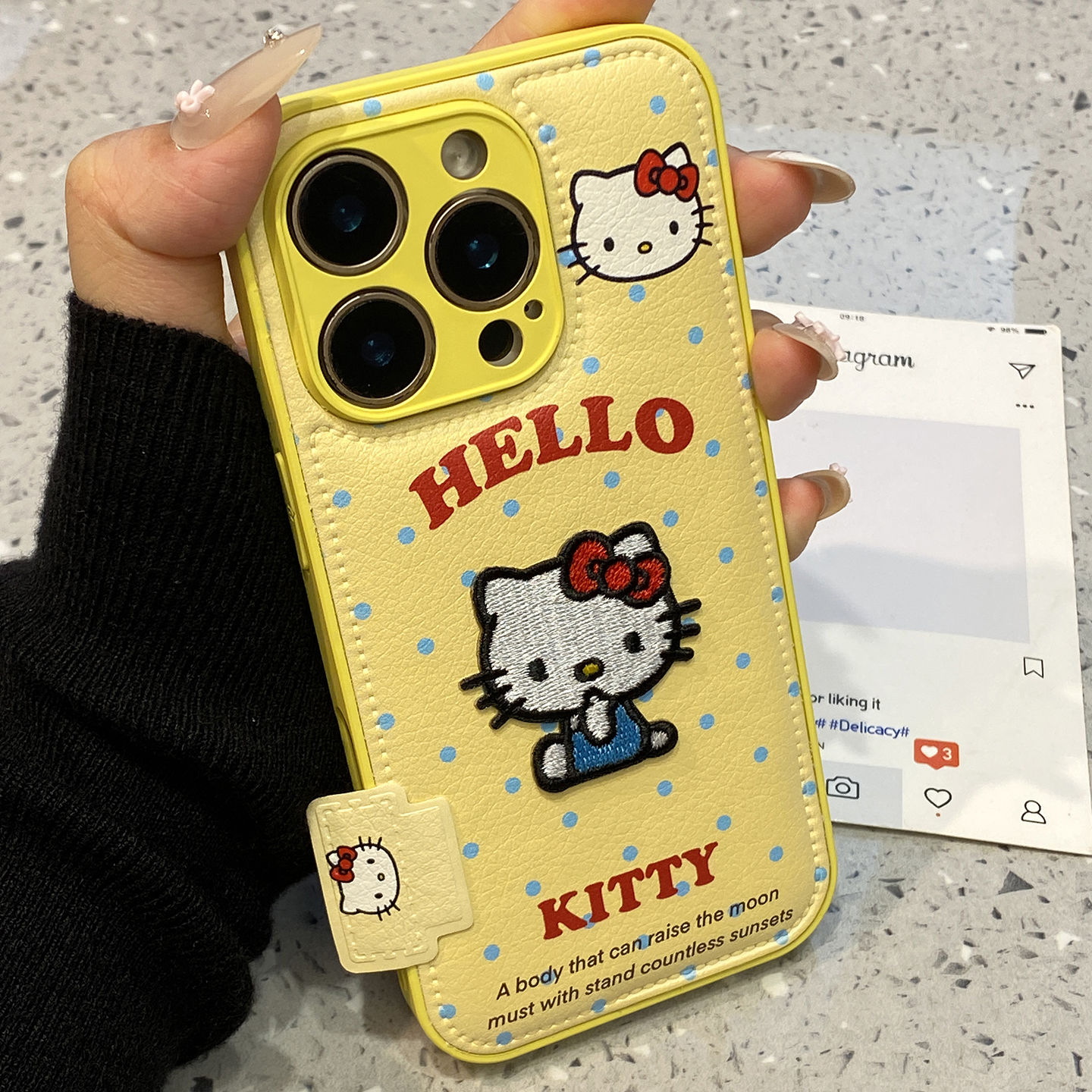 趣味可爱黄底波点hellokitty猫刺绣适用于苹果16pro手机壳iphone15保护套14全包13新款17promax高级max手机套