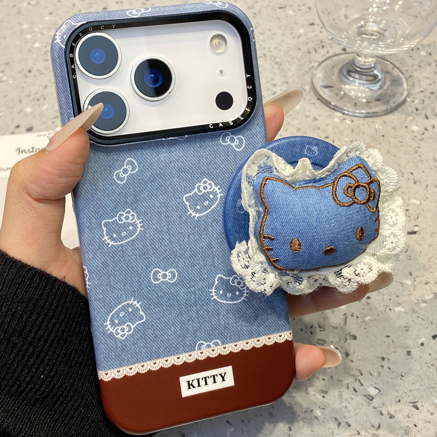 可爱毛绒牛仔蓝kt猫适用于苹果15手机壳iphone16保护套14磁吸支架13新款17promax复古16pro个性max超火手机套