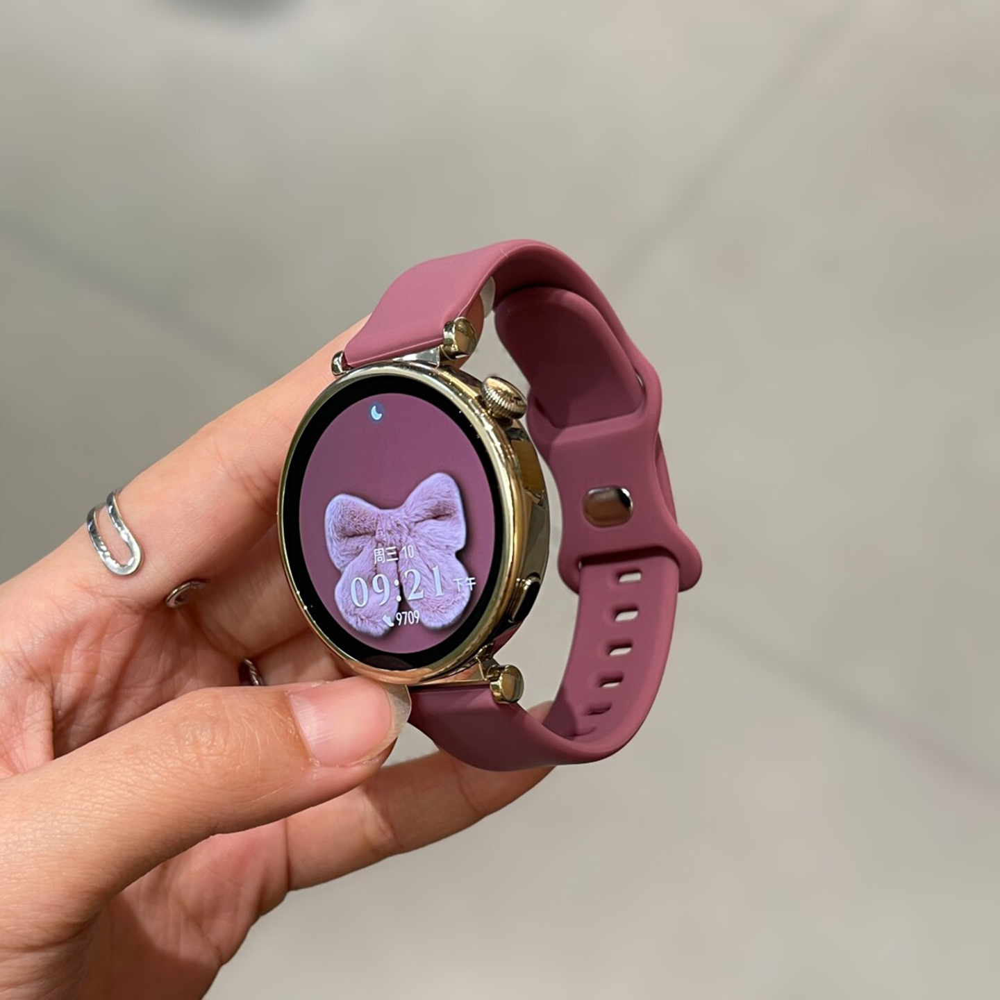 高级感纯色软硅胶蝴蝶扣适用华为GT5/GT4/41mm表带GT3/GT2新款手表watch4手表带watch5/42mm女生透气腕带夏日