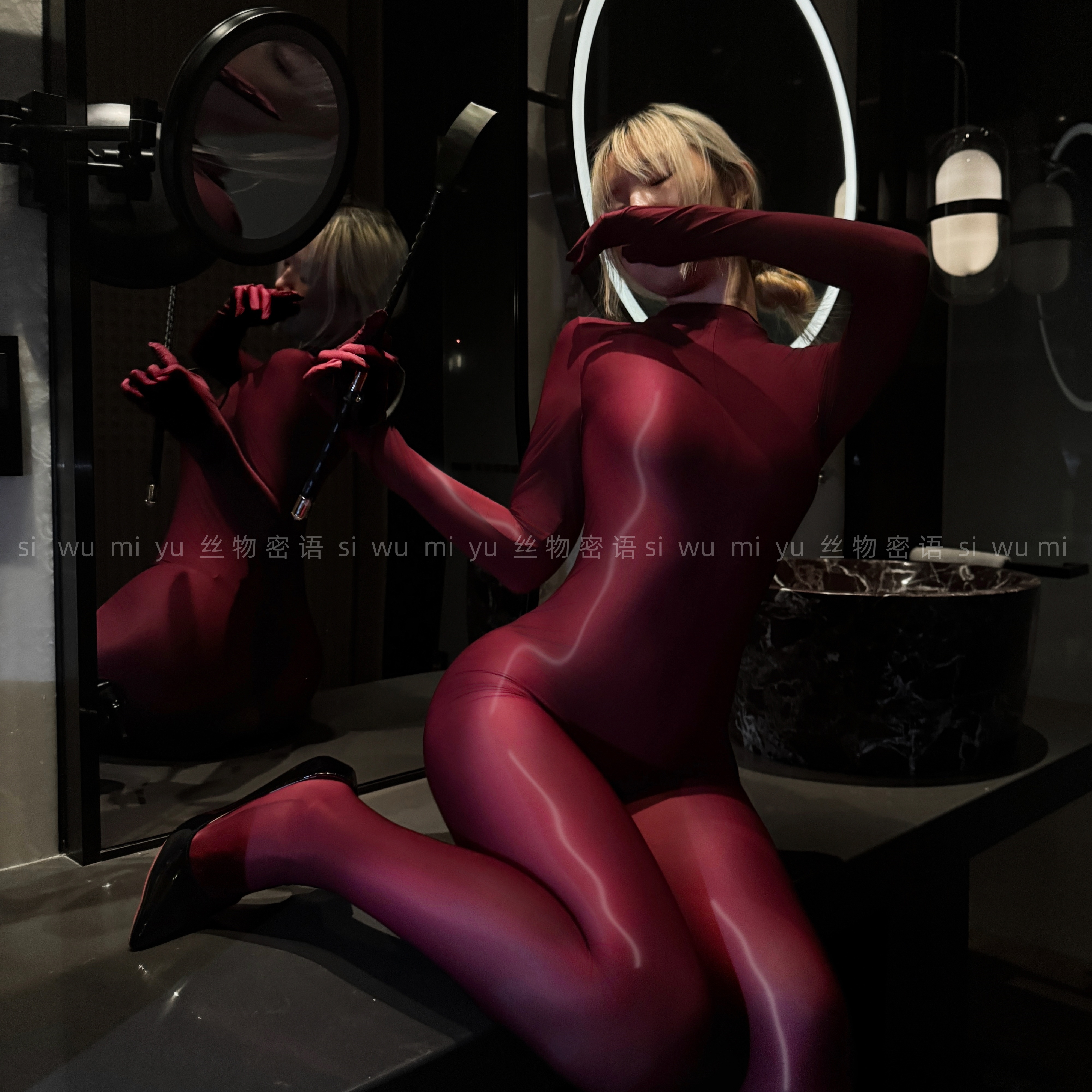 网红御姐性感油亮全身丝袜连体衣