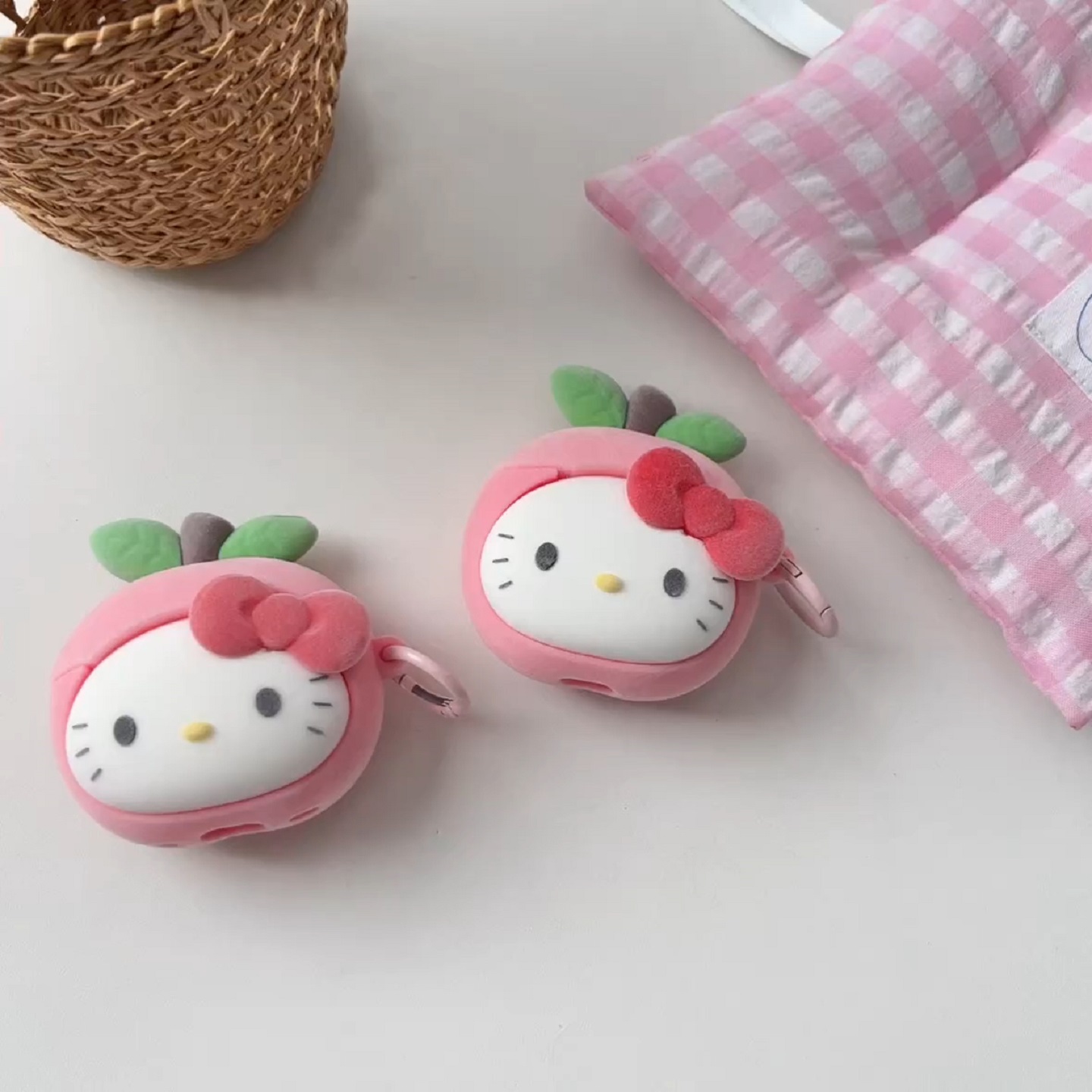 植绒凯蒂猫水蜜桃适用airpods4代降噪AirPods Pro一二代蓝牙耳机壳airpods3保护套四代新款耳机套1/2代少女心