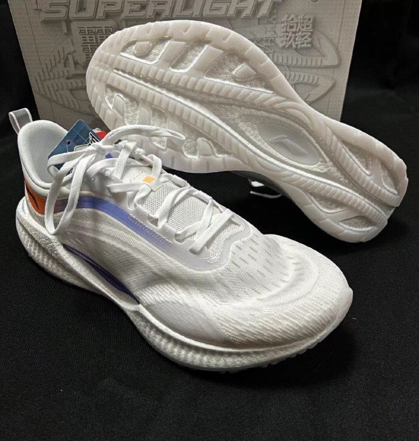 lining 李宁 超轻19 42减震轻质回弹低帮竞速休闲跑鞋 arbs001