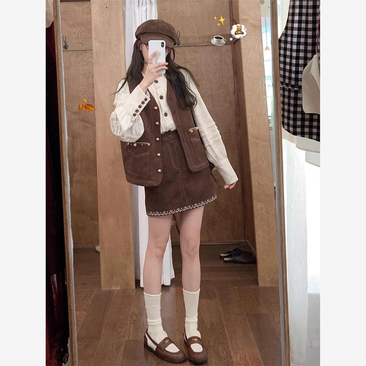 2025秋季新款韩系chic减龄超好看小香风棕色马甲白色衬衫短裙套装