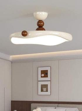 奶油风新款奶豆温馨浪漫房间灯护眼新款高级感卧房灯具卧室吸顶灯