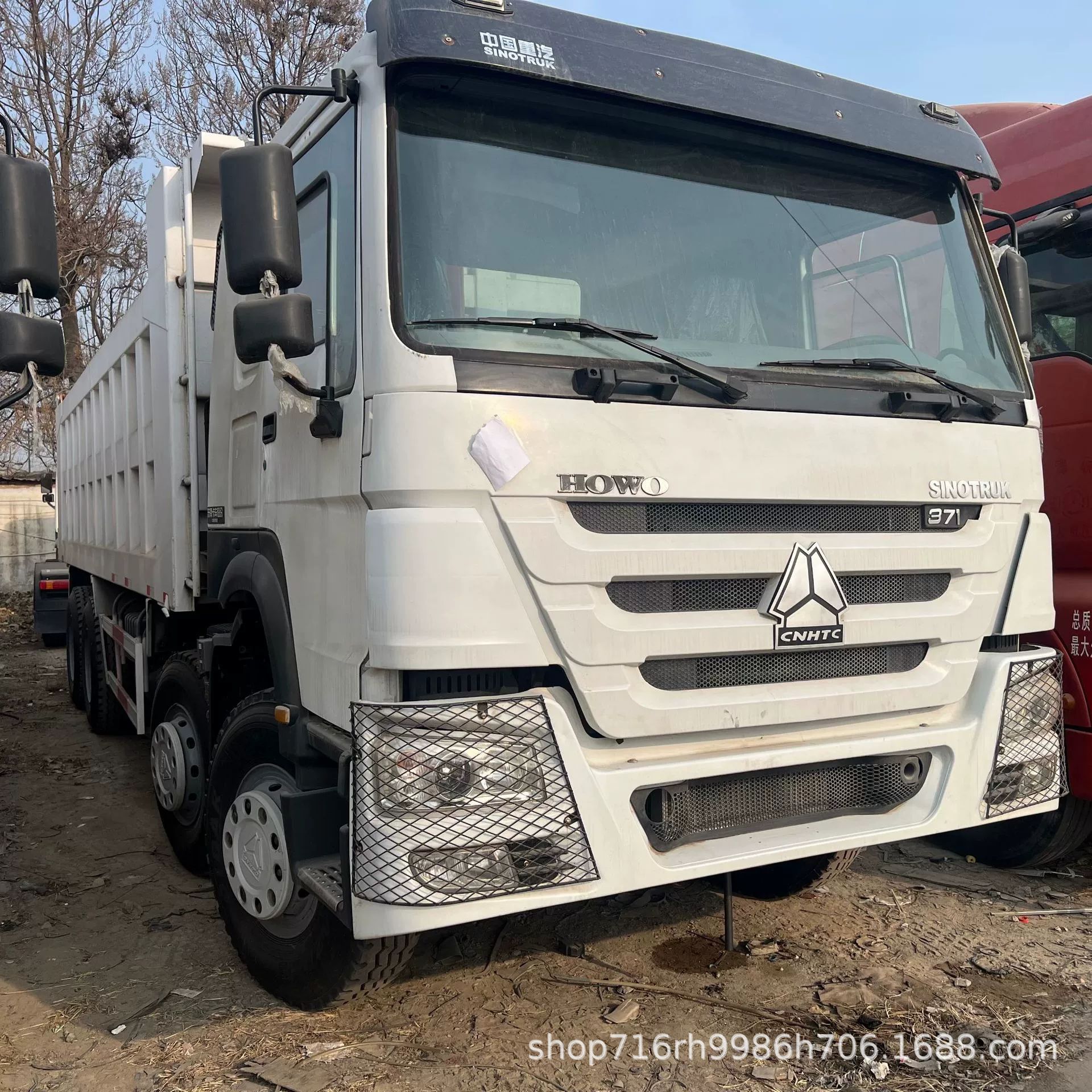 重汽豪沃8X4371马力翻斗自卸车