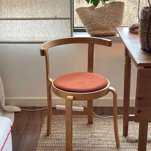 北欧家用可叠放圆凳子中古设计师实木餐椅小户型靠背高级感餐桌椅