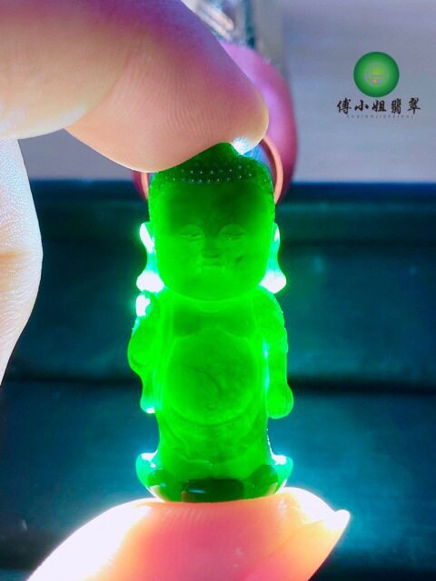 缅甸翡翠A货墨翠太子佛 冰绿 打灯透绿
