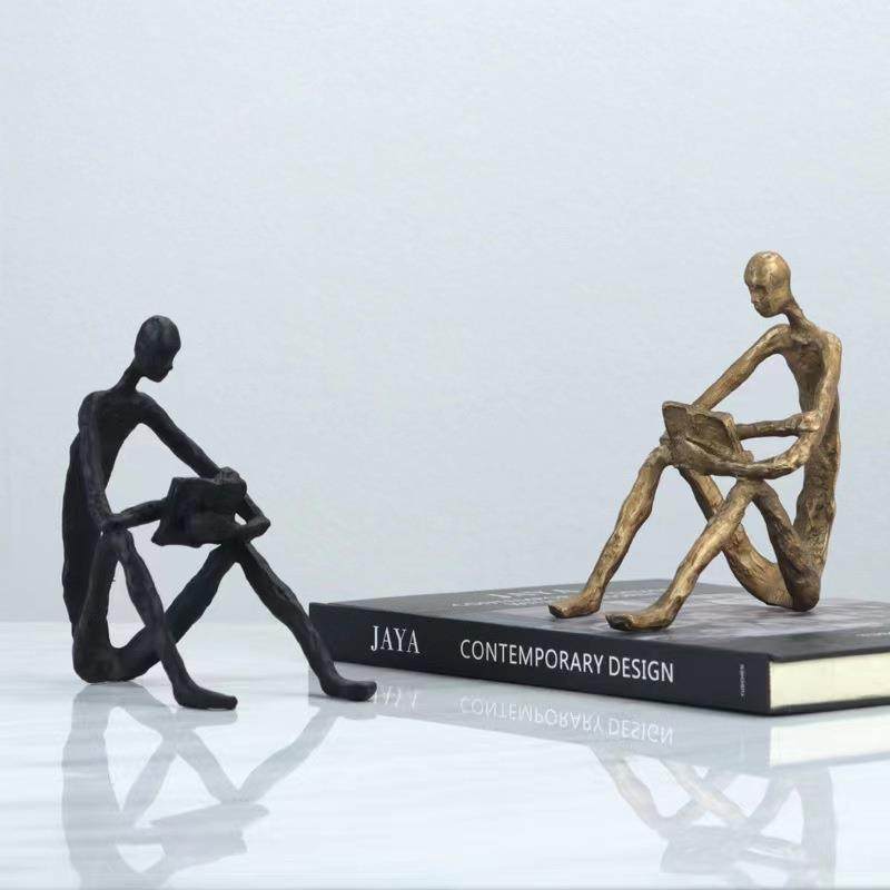 现代抽象创意看书金属人物样板间摆件家居客厅电视柜书房软装饰品
