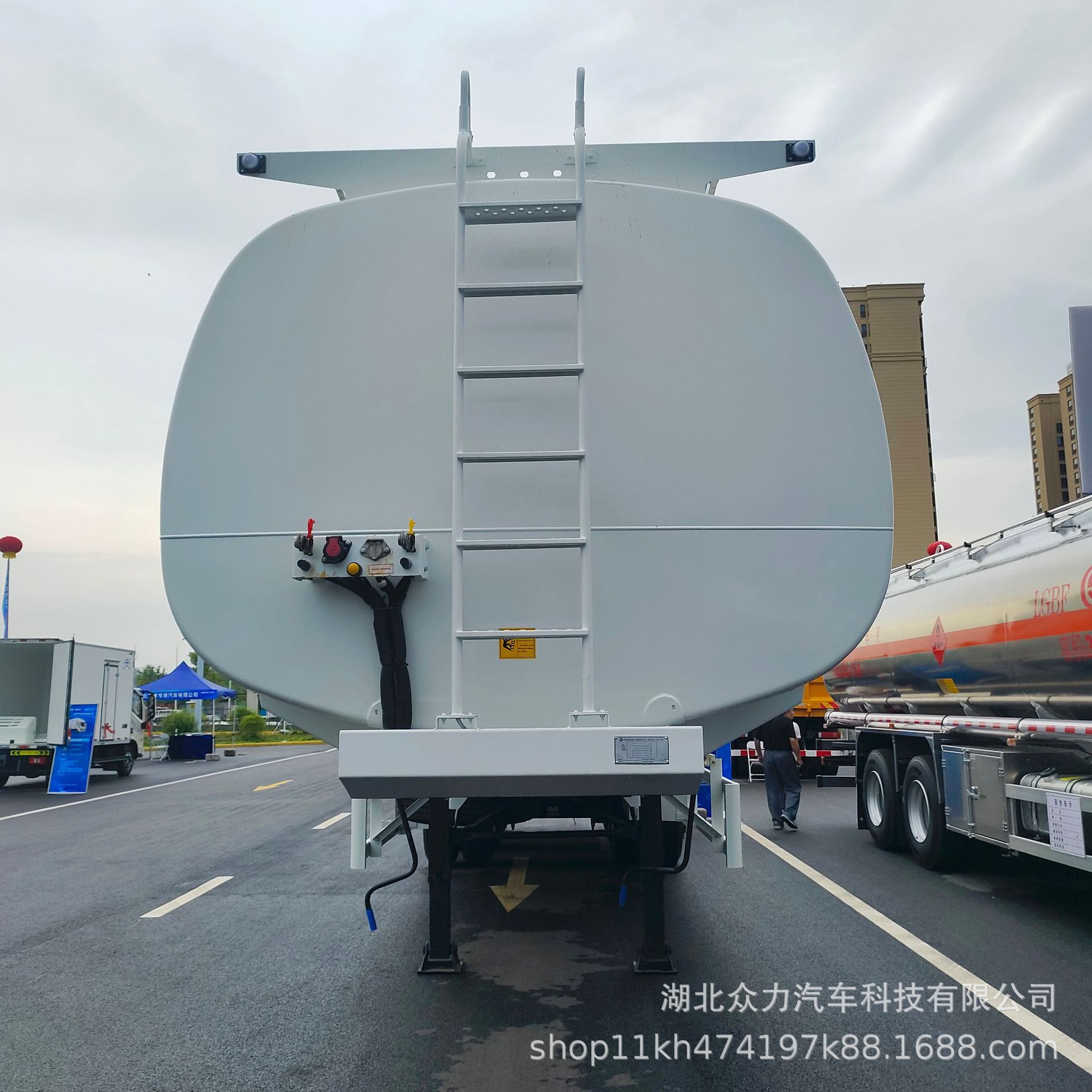 供应国外五十铃5吨油30吨 40吨罐车加油车运油车厂家直销