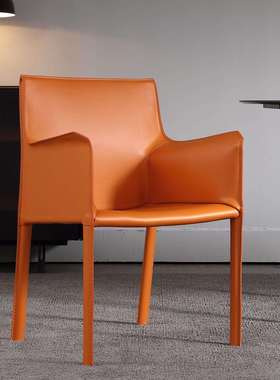 北欧餐椅家用现代简约餐厅轻奢椅凳子扶手椅意式创意马鞍皮靠背椅