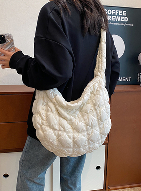 赵露思同款韩国小众新款单肩包大包女羽绒泡泡褶皱包云朵斜挎包