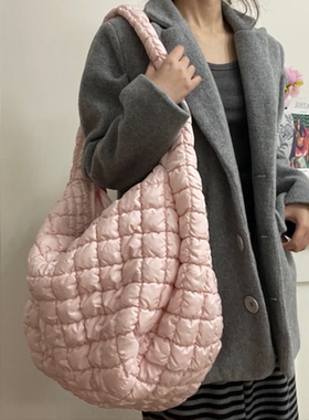 2026新款云朵包小众大容量饺子包斜挎包包羽绒包大包托特包女