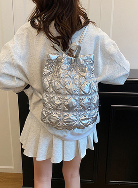 小众设计银色轻奢包包云朵水桶包大容量女包褶皱通勤双肩包手提包