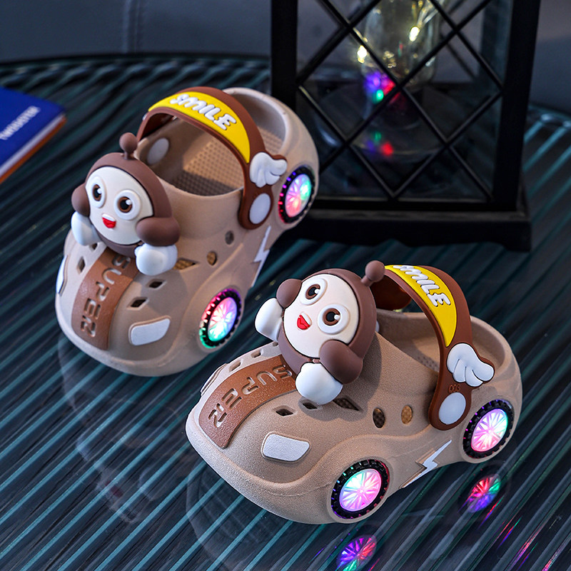 儿童拖鞋夏女宝宝小车发亮灯光室内软底防滑凉拖鞋男童蛋仔洞洞鞋