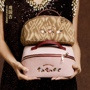 观园吉 刺绣立体化妆包高颜值防水女大容量便携旅行收纳包 现货