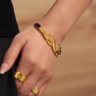 跨境8字交叉卡扣手镯女钛钢镀18k金百搭时尚高端个性配饰气质镯子