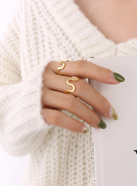 欧美风形波浪开口戒指极简几何镂空设计钛钢镀18K金手饰百搭饰品