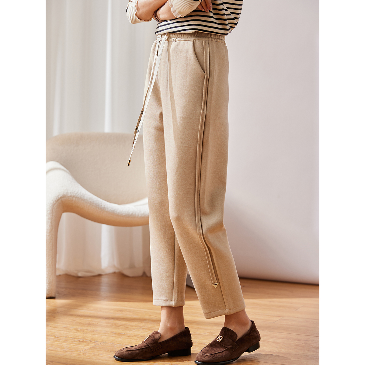 黑色休闲裤子女秋冬加厚2024新款欧货宽松显瘦高腰大码小脚直筒裤