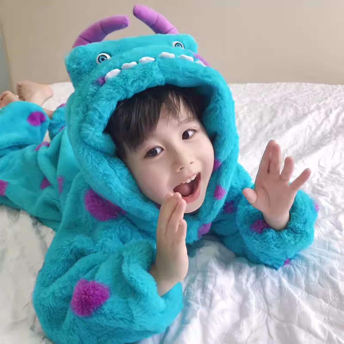 宝宝连体衣秋冬装可爱超萌搞怪小怪兽外出服儿童恐龙睡衣