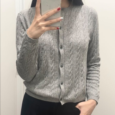 25秋冬新款女装纽花圆领针织开衫/毛衣外套空调衫E481477