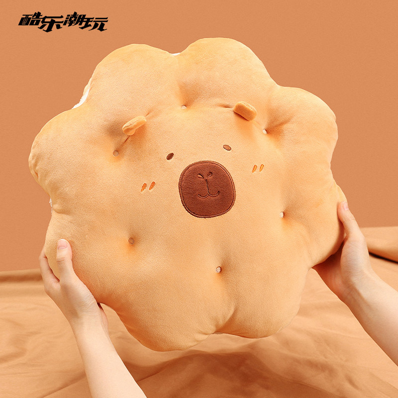 酷乐潮玩豚豚崽烘焙饼干靠枕