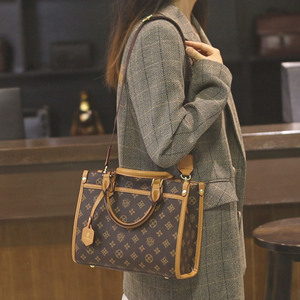 老花托特大包包女士2023新款通勤大容量女款斜挎咖色宽肩带小个子