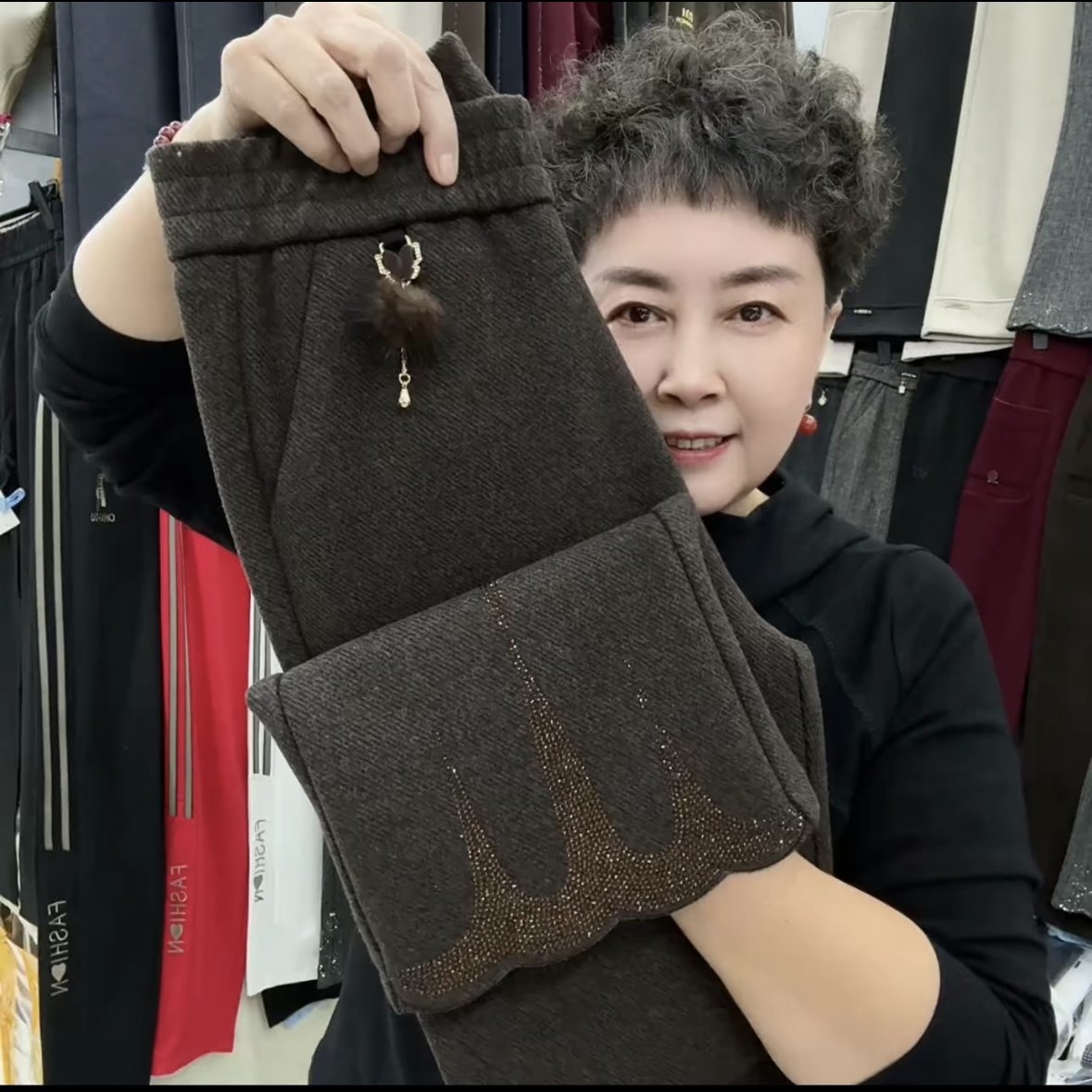 秋冬新款女士松紧腰烫钻休闲裤洋气高档中老年妈妈装时尚花瓣裤脚 - 金福来女装店出品