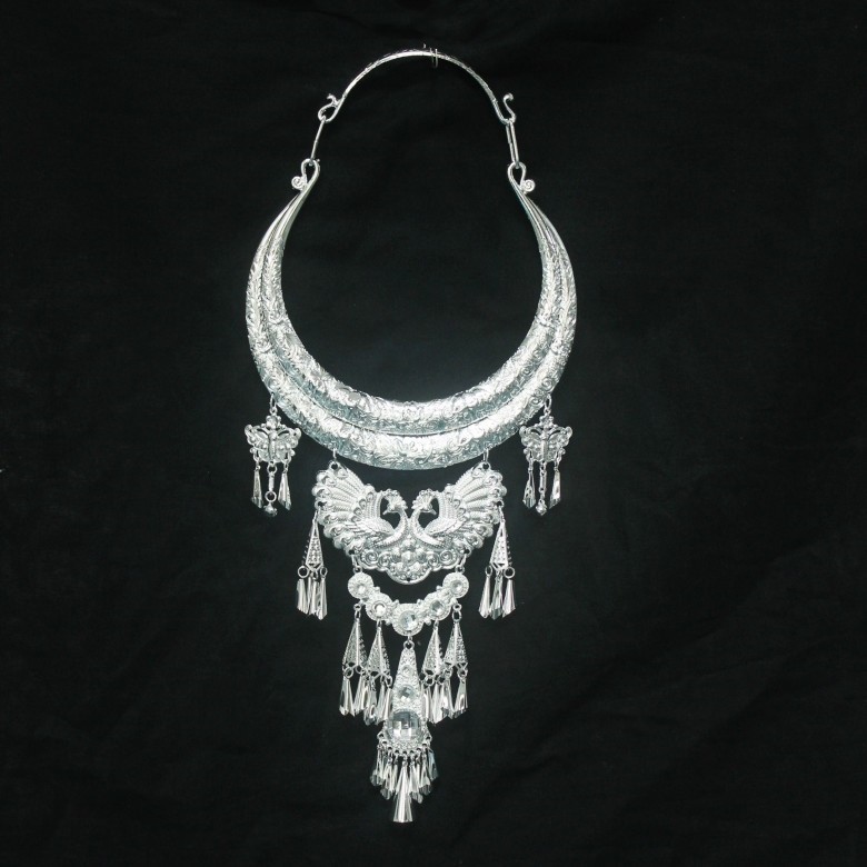 彝族银饰项链儿童苗寨项圈颈圈银项圈表演长项链节日头饰拍摄舞台