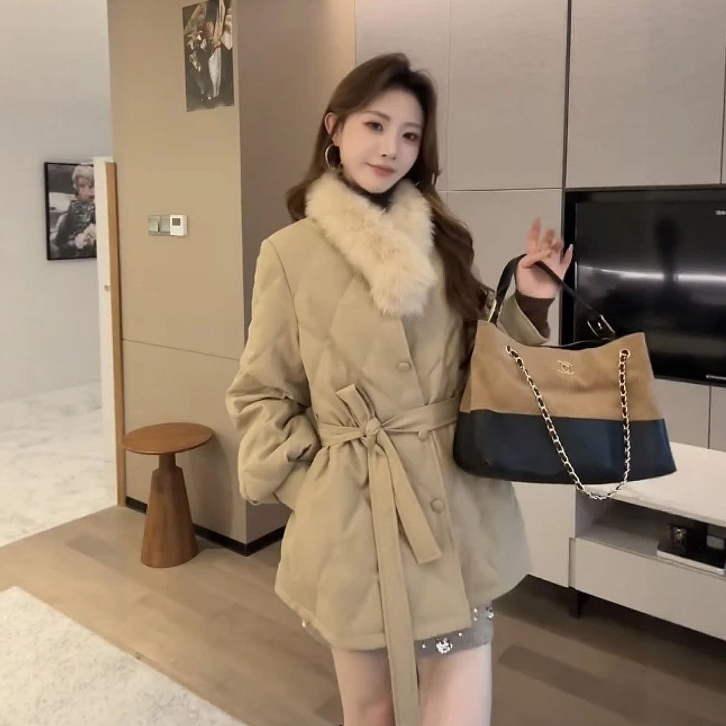 时尚毛围脖领系腰带羽绒服