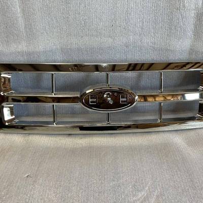 适用于2008 - 2012 年福特 Escape翼虎 前铬格栅中网8L8Z-8200-CA