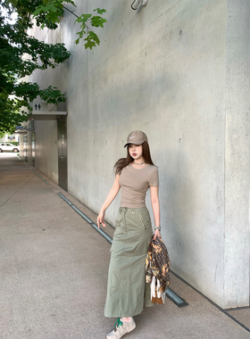 CHANGING REAL 曼恩岛屿 卡其色T恤女军绿色工装裙百搭半身裙套装