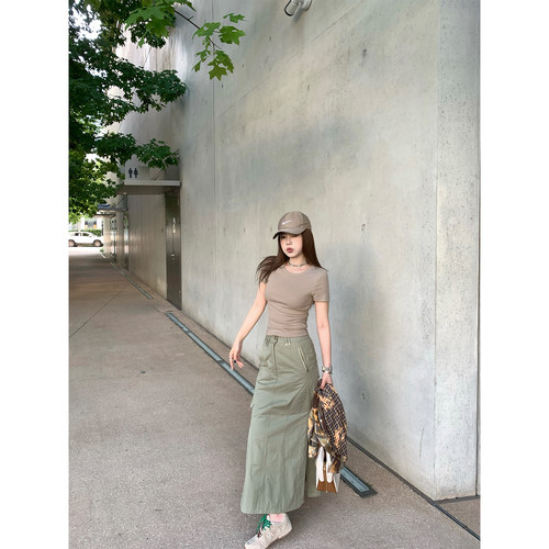 卡其色T军绿色工装裙套装