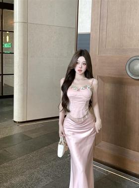 花朵刺绣鱼骨吊带小背心女夏季性感套装粉色包臀鱼尾半身裙两件套