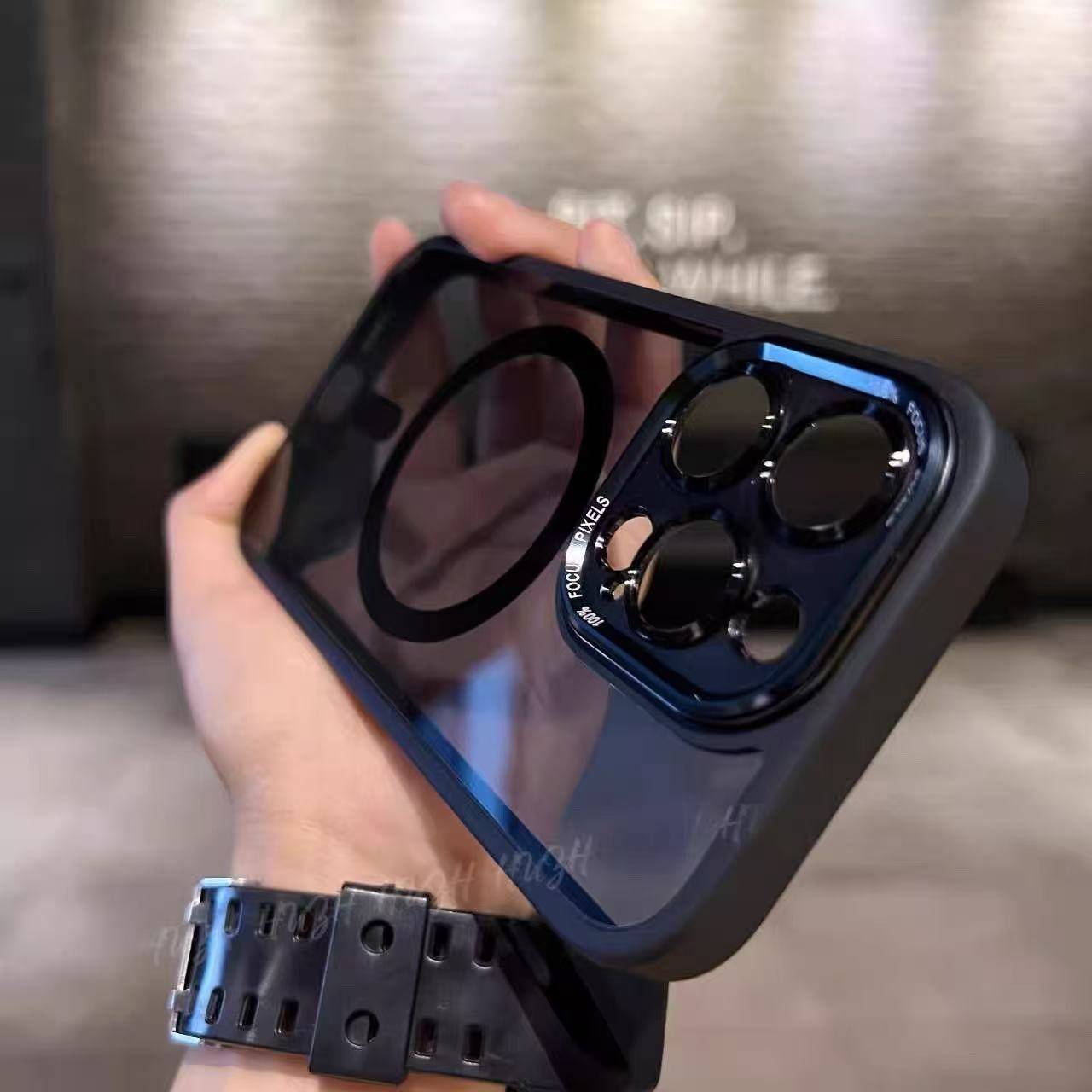 奢华镜头字母磁吸壳适用iPhone17Pro手机壳16Promax防摔15高级14男款13透明12pm女款11商务16plus