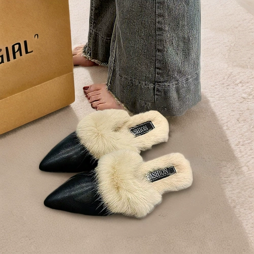 Черная зимняя модная обувь с заостренным носом