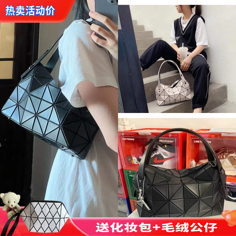 日本2022新款手提枕头包菱格女包包手拎包波士顿包腋下单肩饺子包