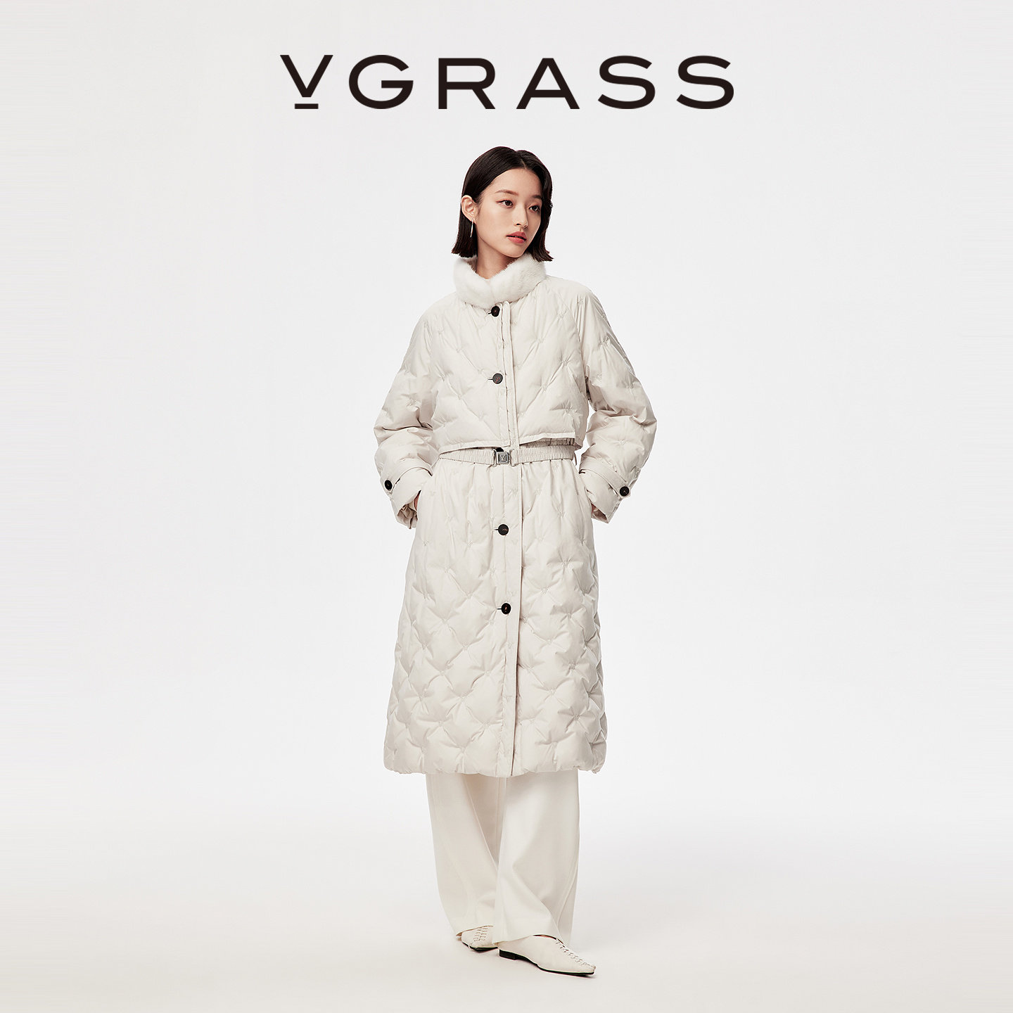 VGRASS25冬新款拼接水貂毛领温暖蓬松95白鹅绒时髦风衣式羽绒服女