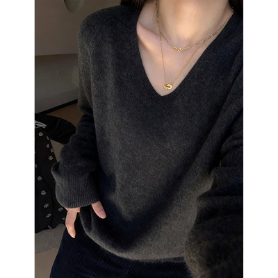 韩系松弛感深灰色v领马海