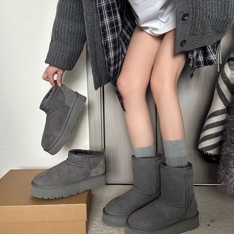 灰色厚底中筒雪地靴女羊皮毛一体